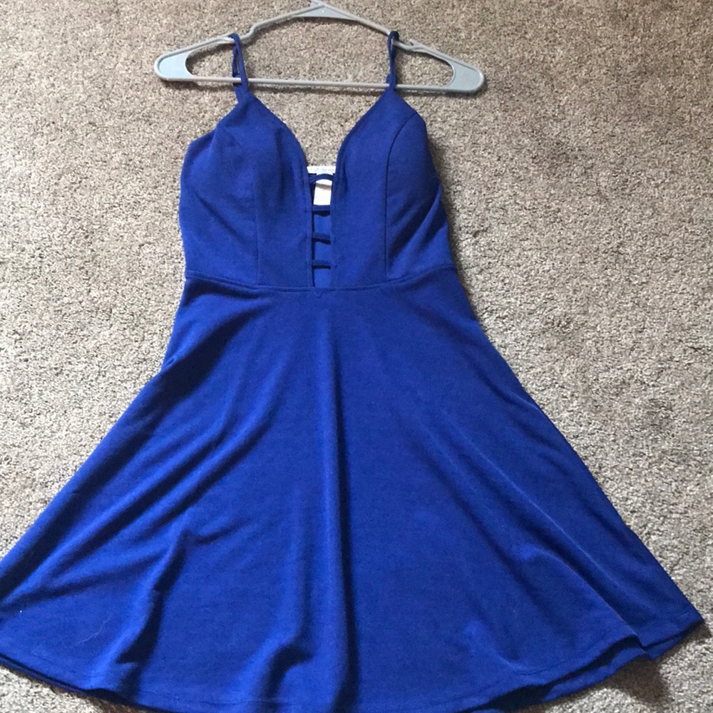Dress - Picture 3 of 3